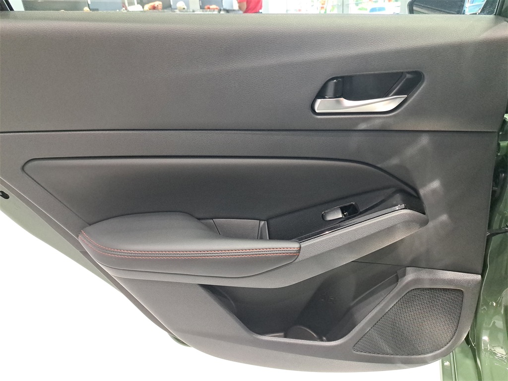 2025 Nissan Altima 2.5 SR photo 13