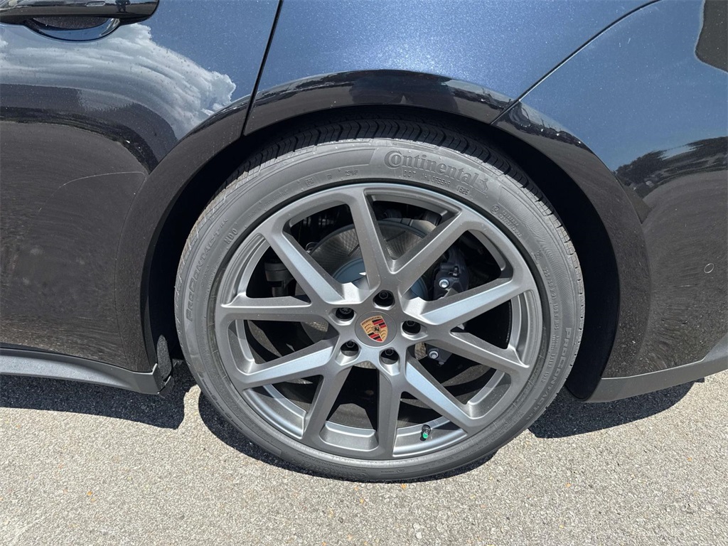 2025 Porsche Panamera 4 photo 3