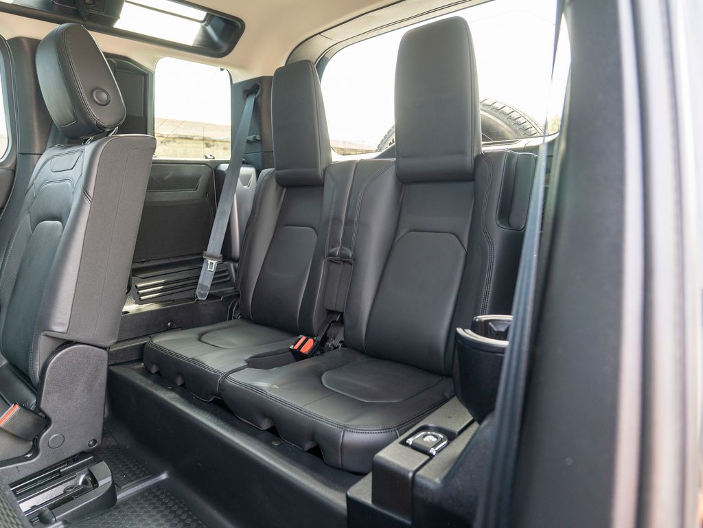 2024 Land Rover Defender 110 S photo 28