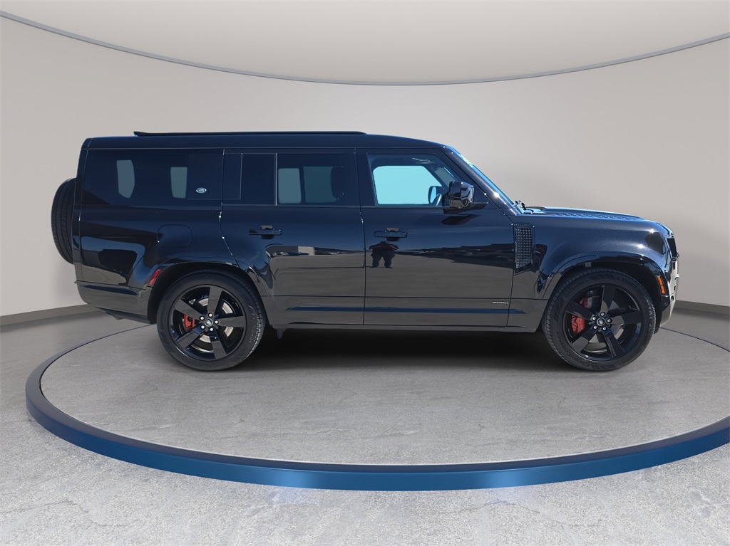 2023 Land Rover Defender 130 X photo 2