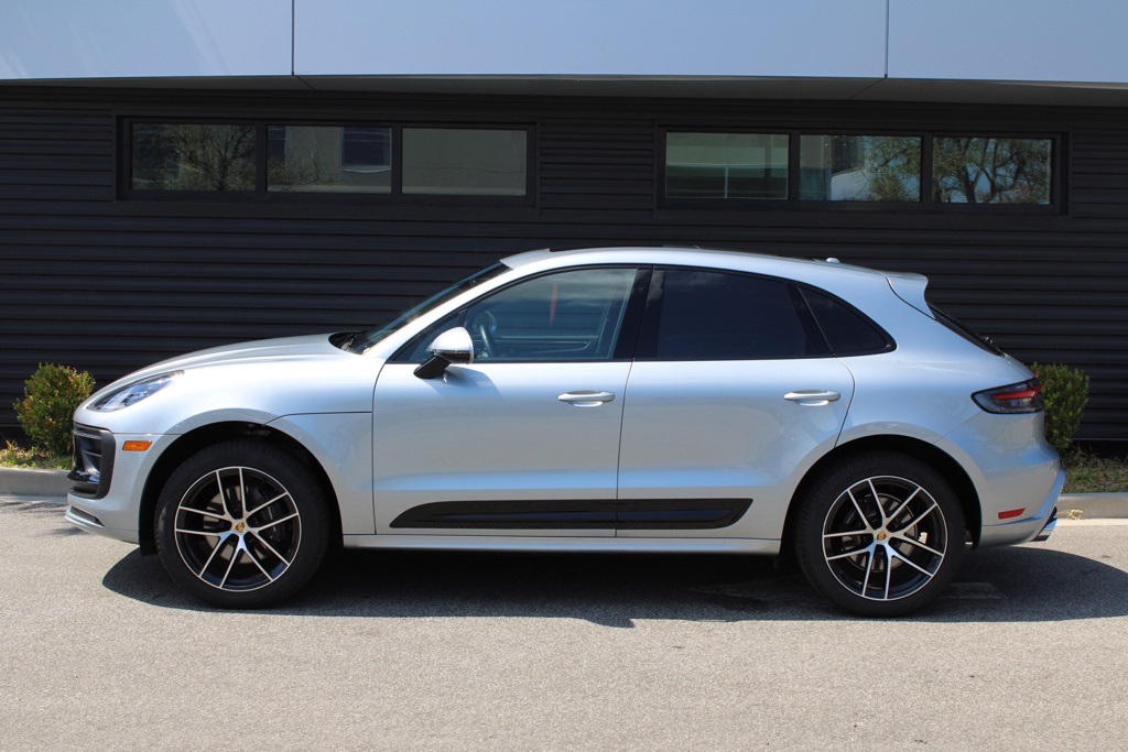 2024 Porsche Macan Base photo 2