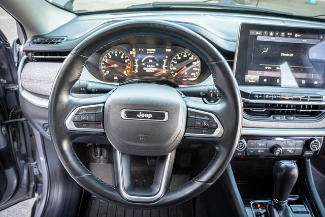 2022 Jeep Compass Latitude Lux photo 16