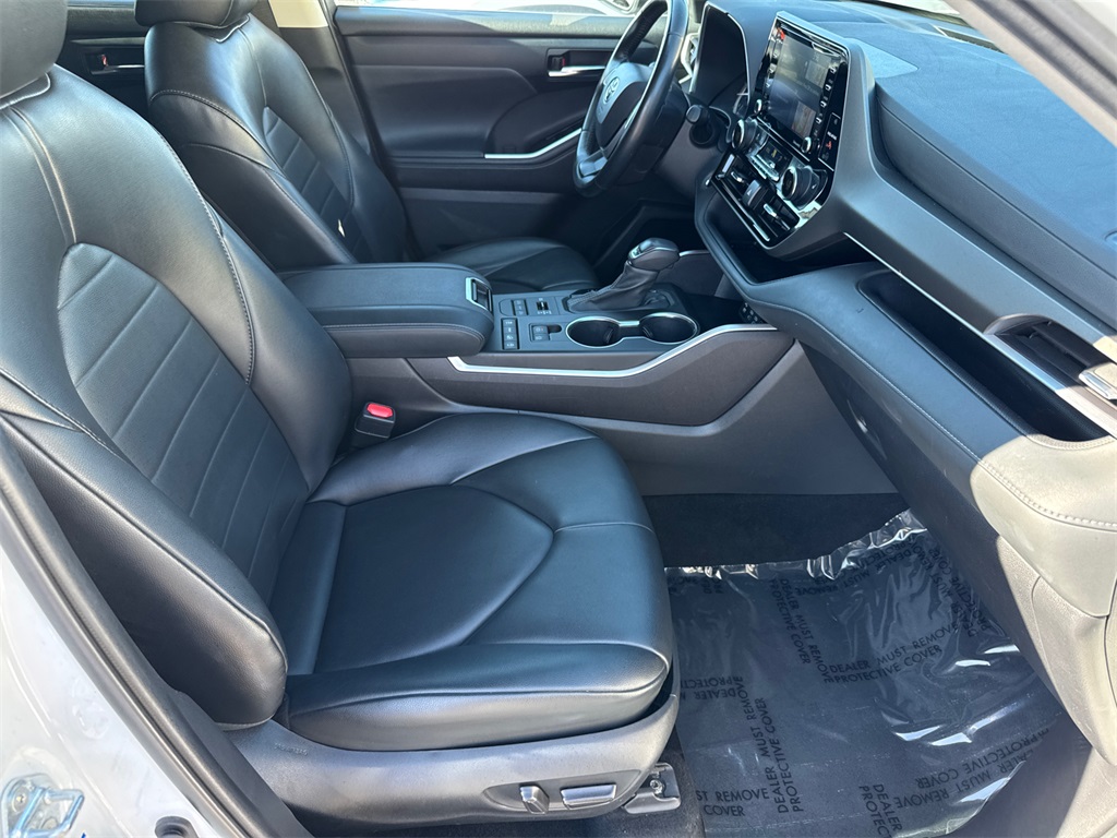 2022 Toyota Highlander XLE photo 15