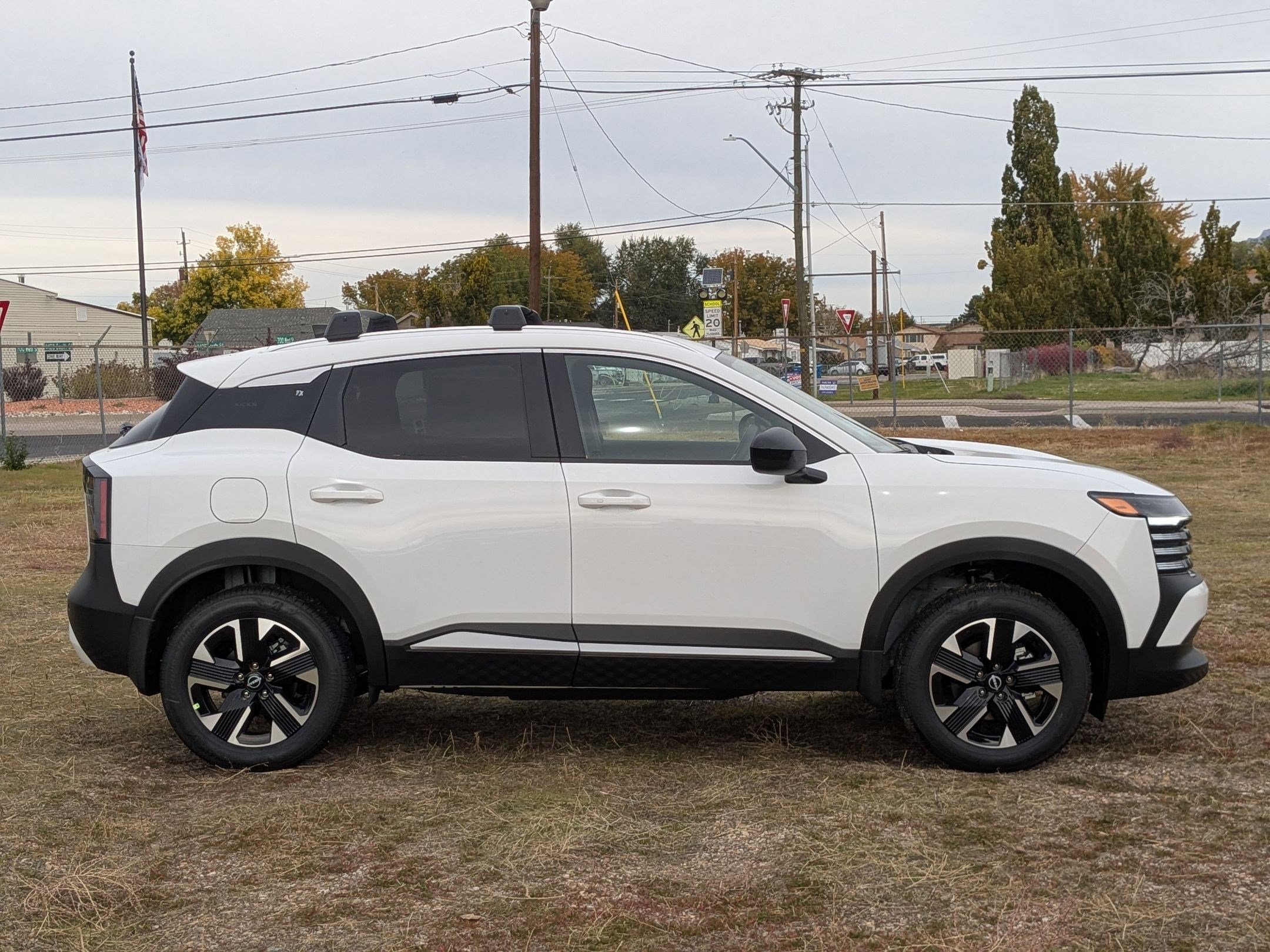 2026 Nissan Kicks SV photo 2