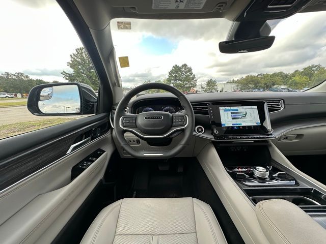 2024 Jeep Wagoneer L Series III photo 16