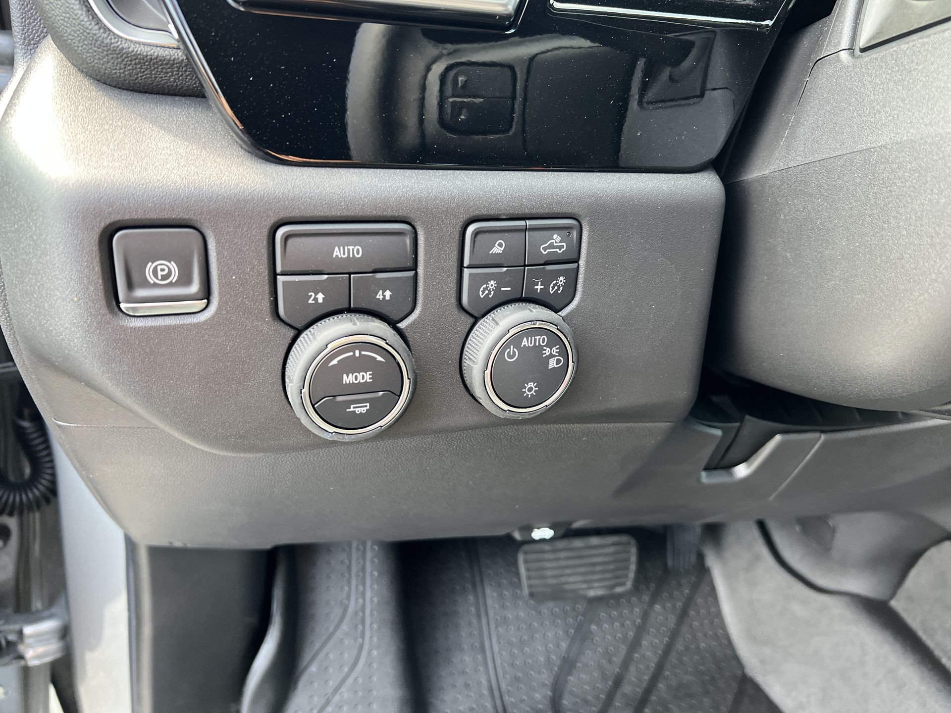 2026 Chevrolet Silverado LT photo 13