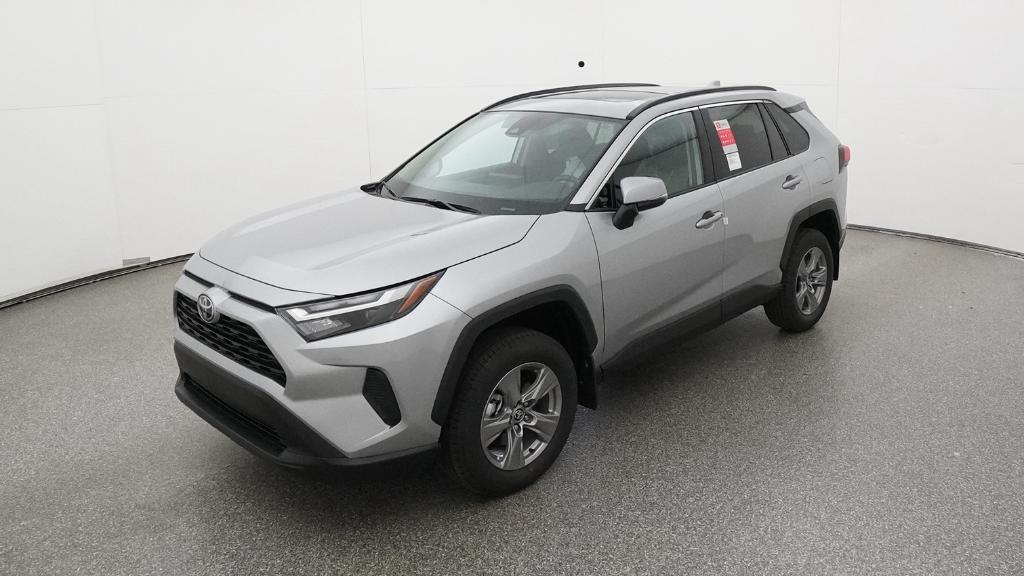 2025 Toyota RAV4 XLE's photo