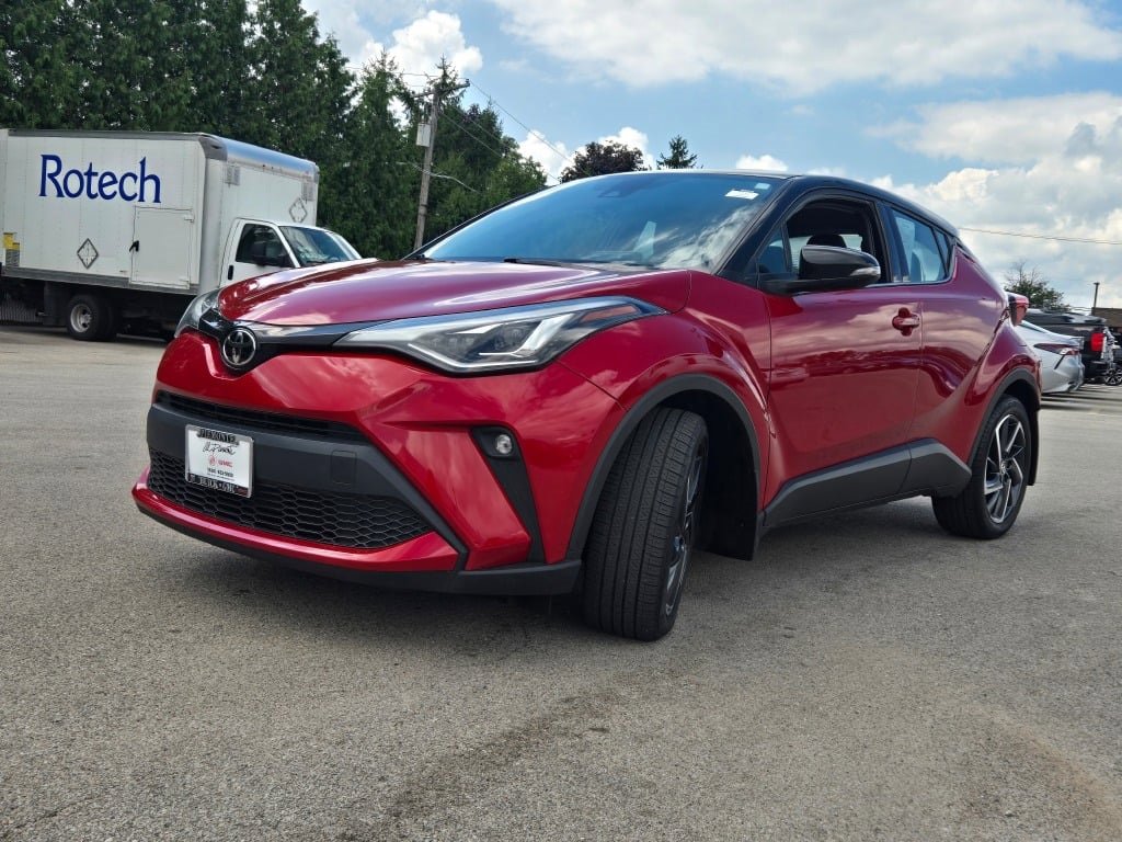 2022 Toyota C-HR XLE photo 3