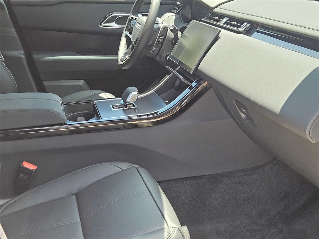 2026 Land Rover Range Rover Velar SE photo 13