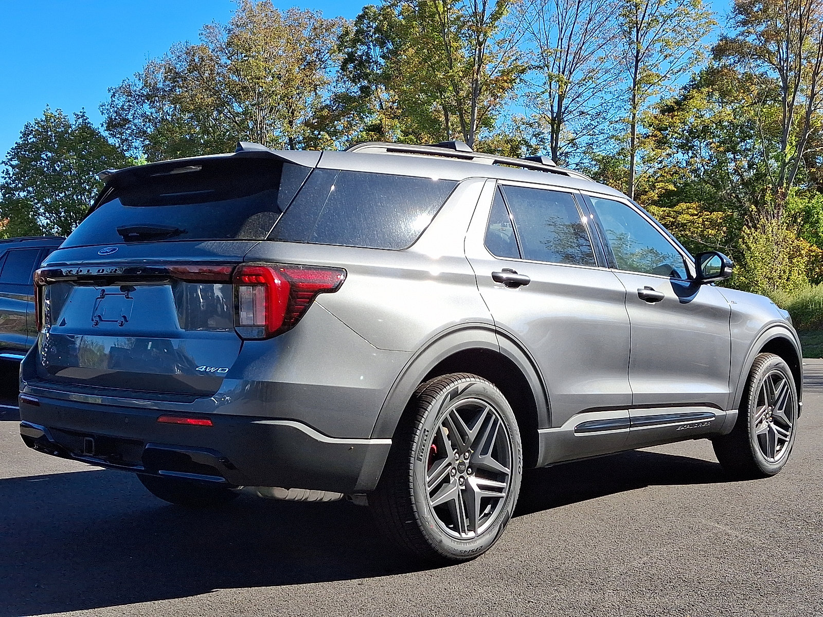2025 Ford Explorer ST-Line photo 3