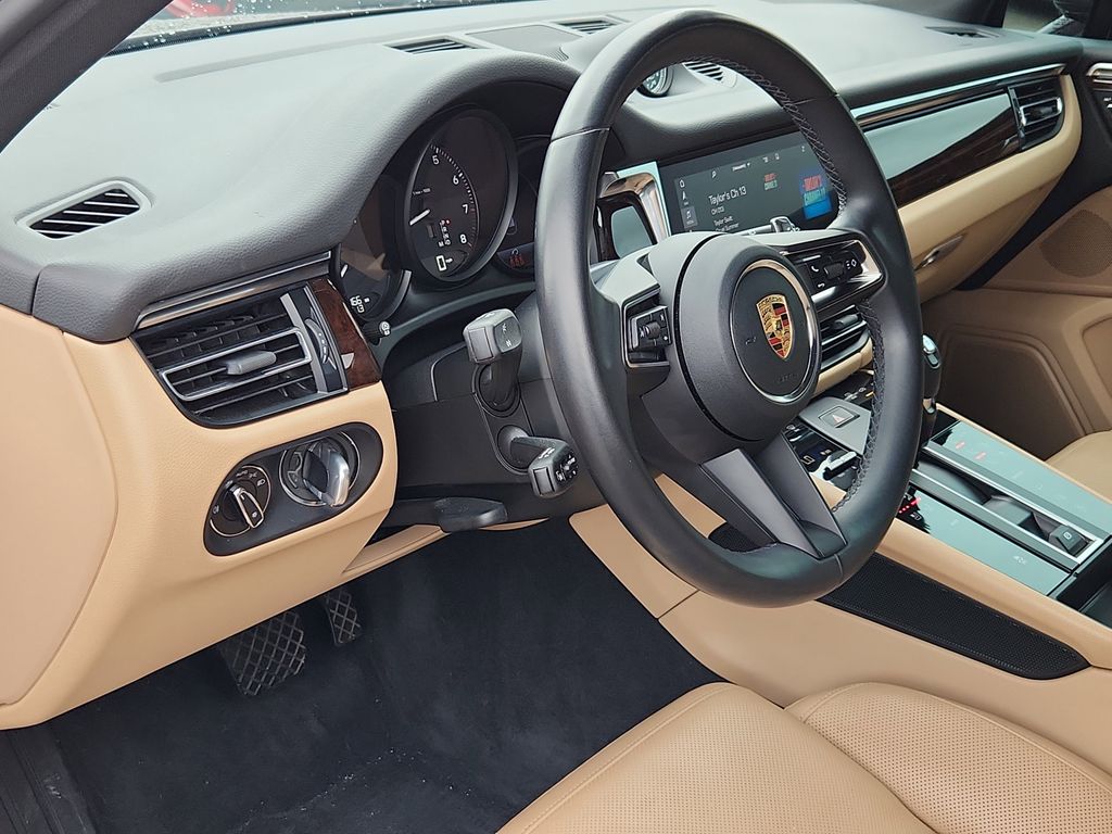 2023 Porsche Macan Base photo 13