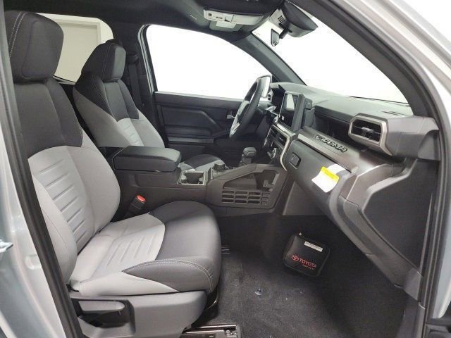 2025 Toyota Tacoma 4x4 TRD photo 8