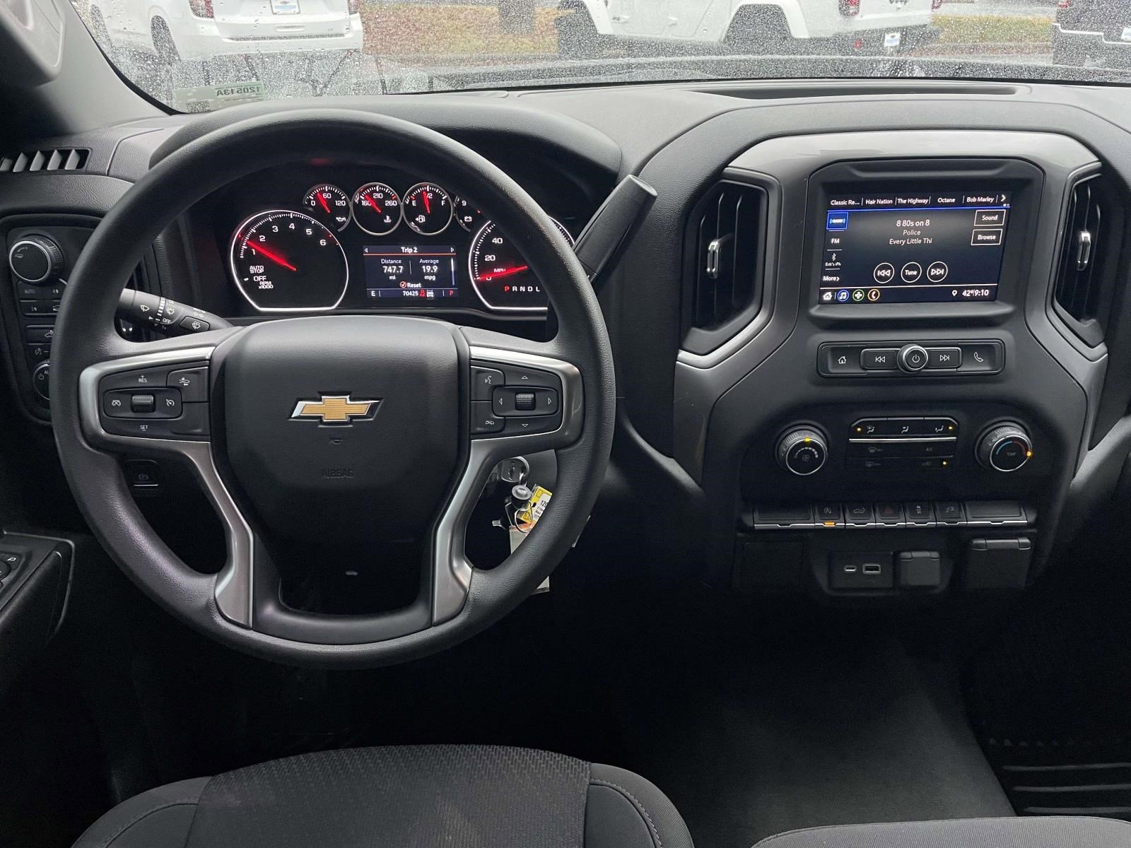 2021 Chevrolet Silverado 1500 Custom photo 4