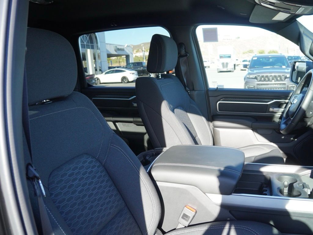 New 2026 Diamond Black Crystal Pearl-Coat Exterior Paint RAM Big Horn image 24