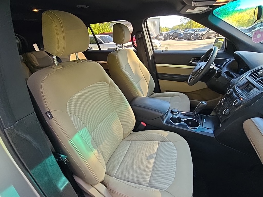 2017 Ford Explorer XLT photo 15