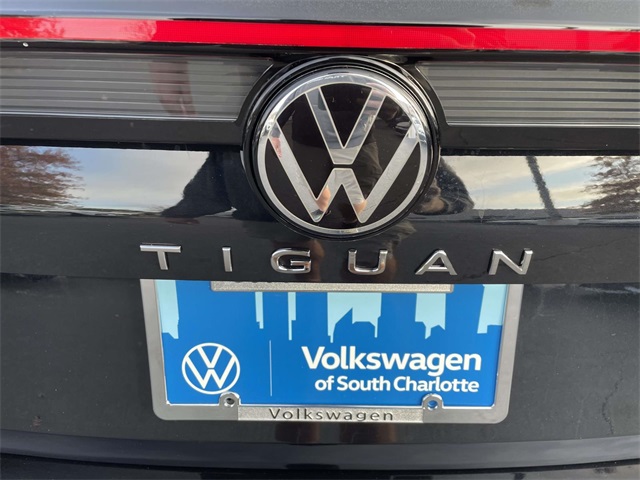 2026 Volkswagen Tiguan SEL R-Line photo 4
