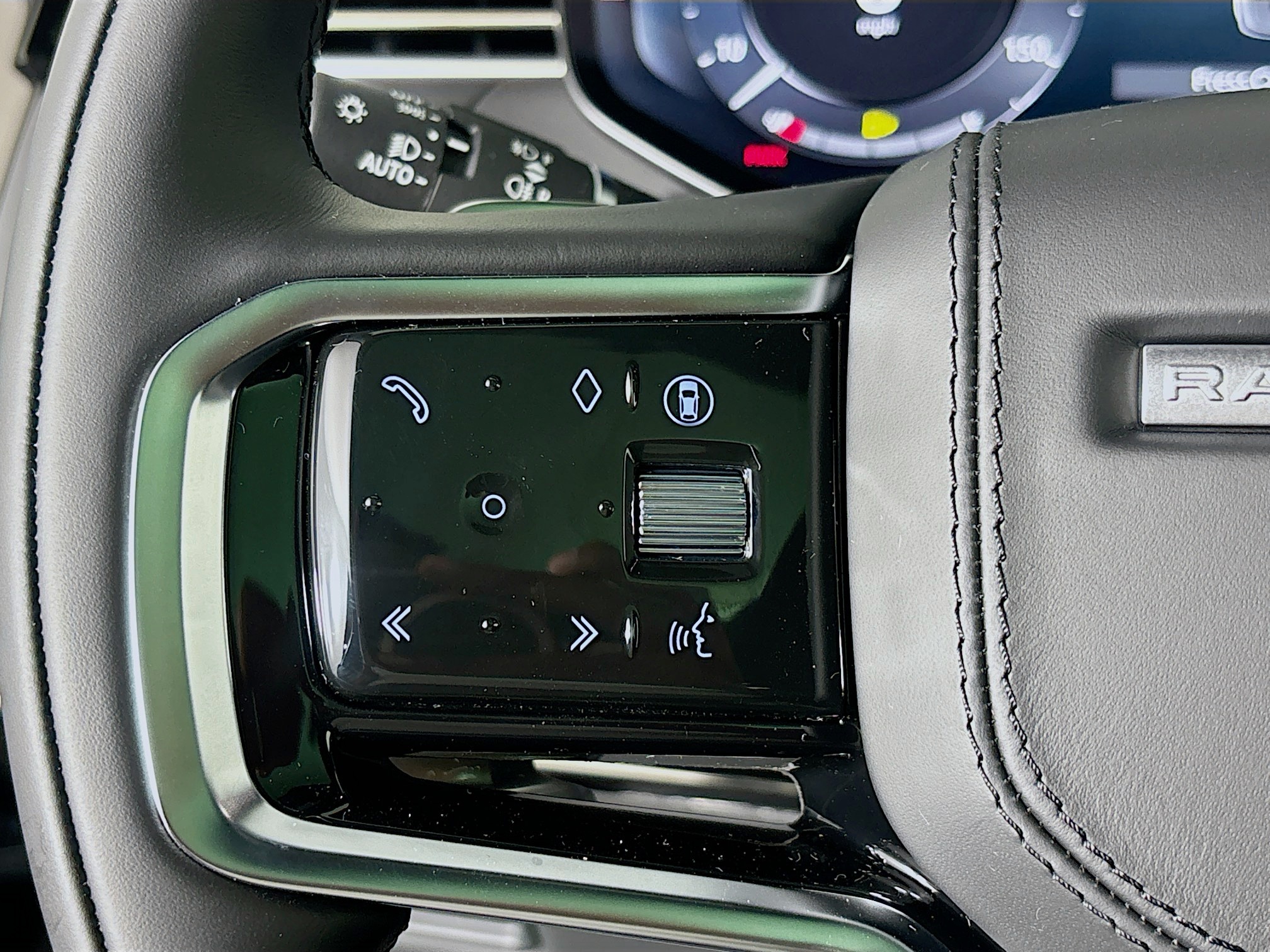 2025 Land Rover Range Rover Sport SE photo 9