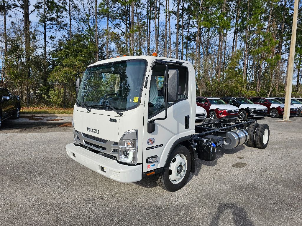 2024 Isuzu NPR HD's photo
