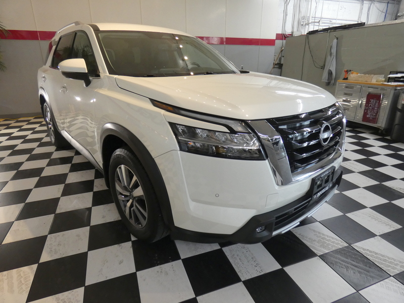 2022 Nissan Pathfinder SL photo 3
