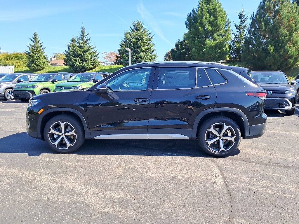 2025 Volkswagen Tiguan SE photo 3