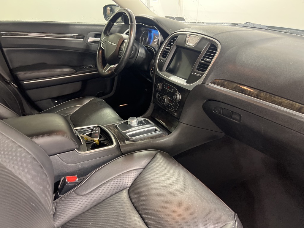 2020 Chrysler 300 Limited photo 23