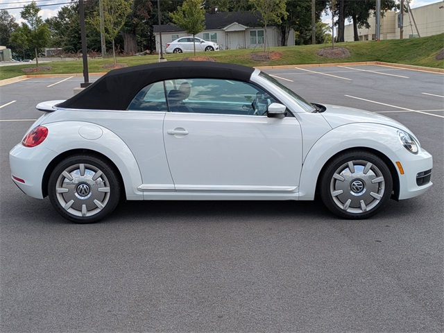 2016 Volkswagen Beetle SEL photo 3
