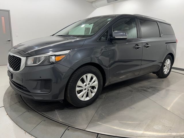 2017 Kia Sedona LX's photo