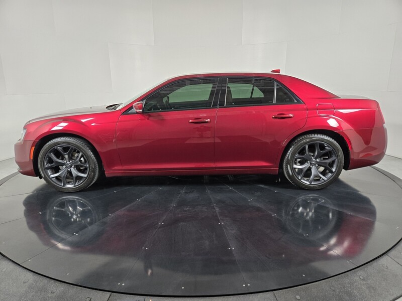 2021 Chrysler 300 S photo 2