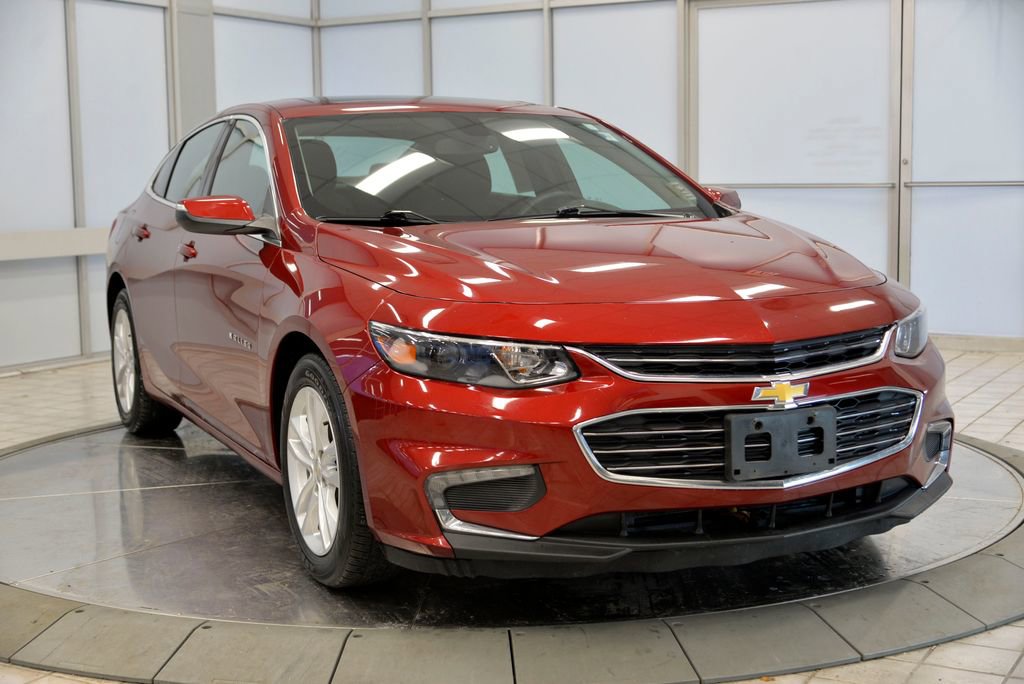 Used 2018 Chevrolet Malibu 1LT with VIN 1G1ZD5ST3JF131589 for sale in Elgin, IL