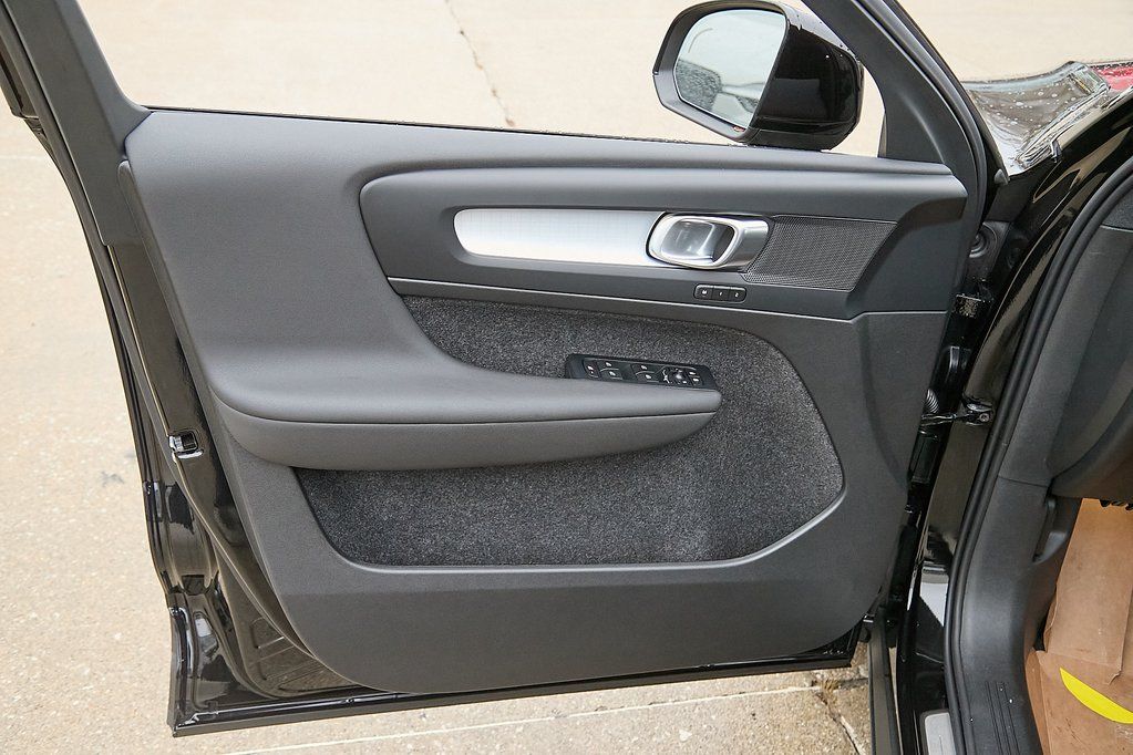 2026 VOLVO XC40 - Image 10