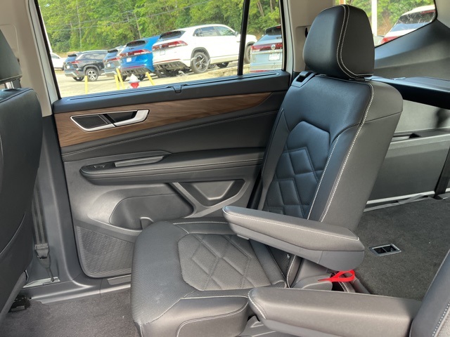 2025 Volkswagen Atlas SE Technology photo 14