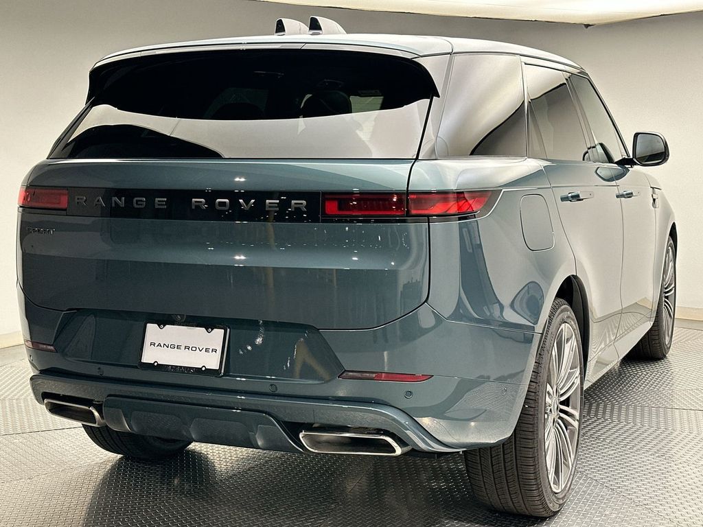 2025 Land Rover Range Rover Sport SE photo 3