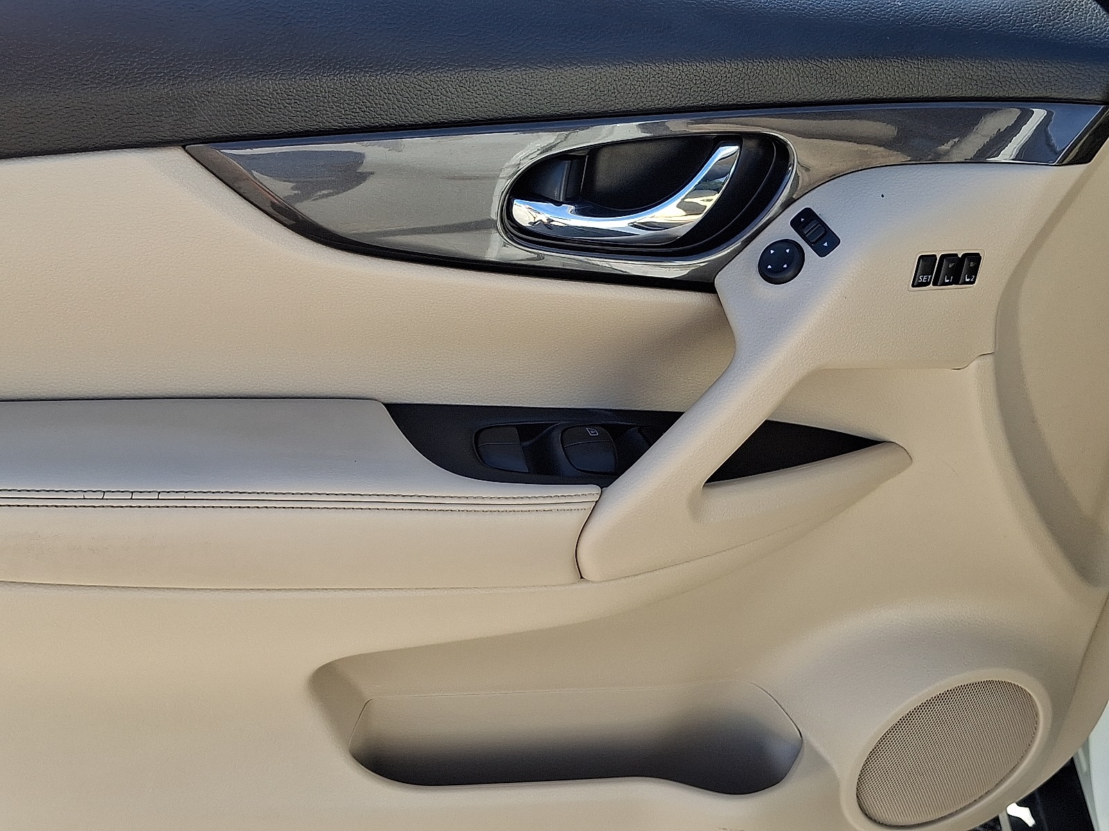 2019 Nissan Rogue SV photo 10