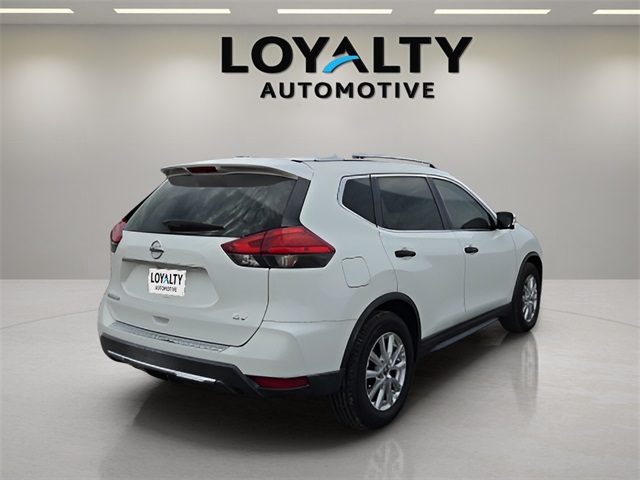 2017 Nissan Rogue SV photo 5