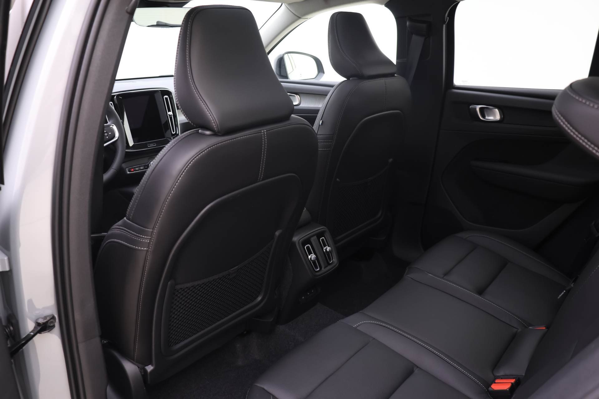 2026 Volvo XC40 Plus photo 12