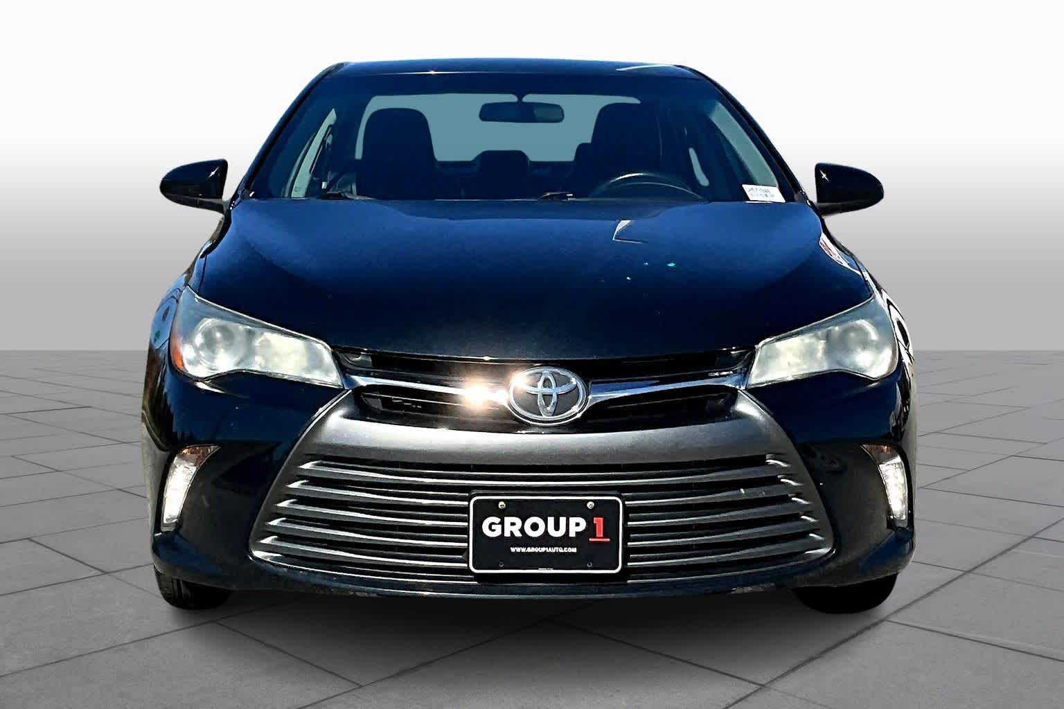 2016 Toyota Camry XLE photo 3