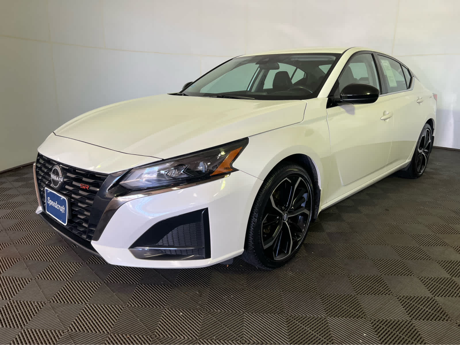 2023 Nissan Altima 2.5 SR photo 2