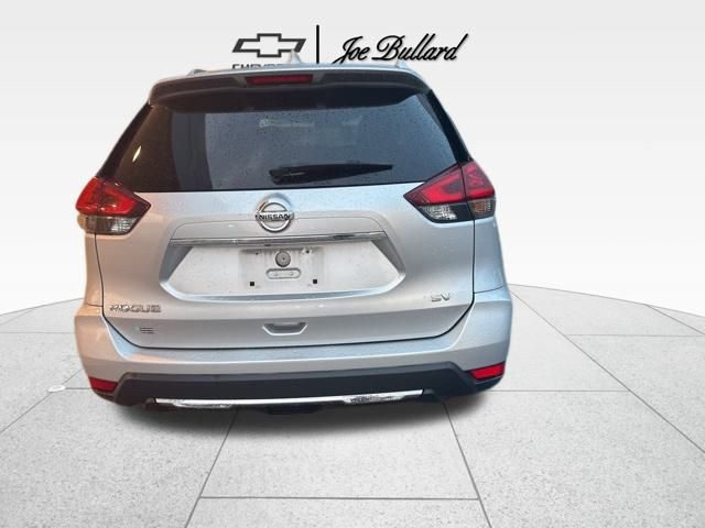2018 Nissan Rogue SV photo 5