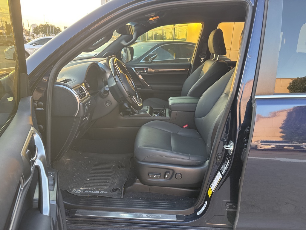 2023 Lexus GX 460 photo 2