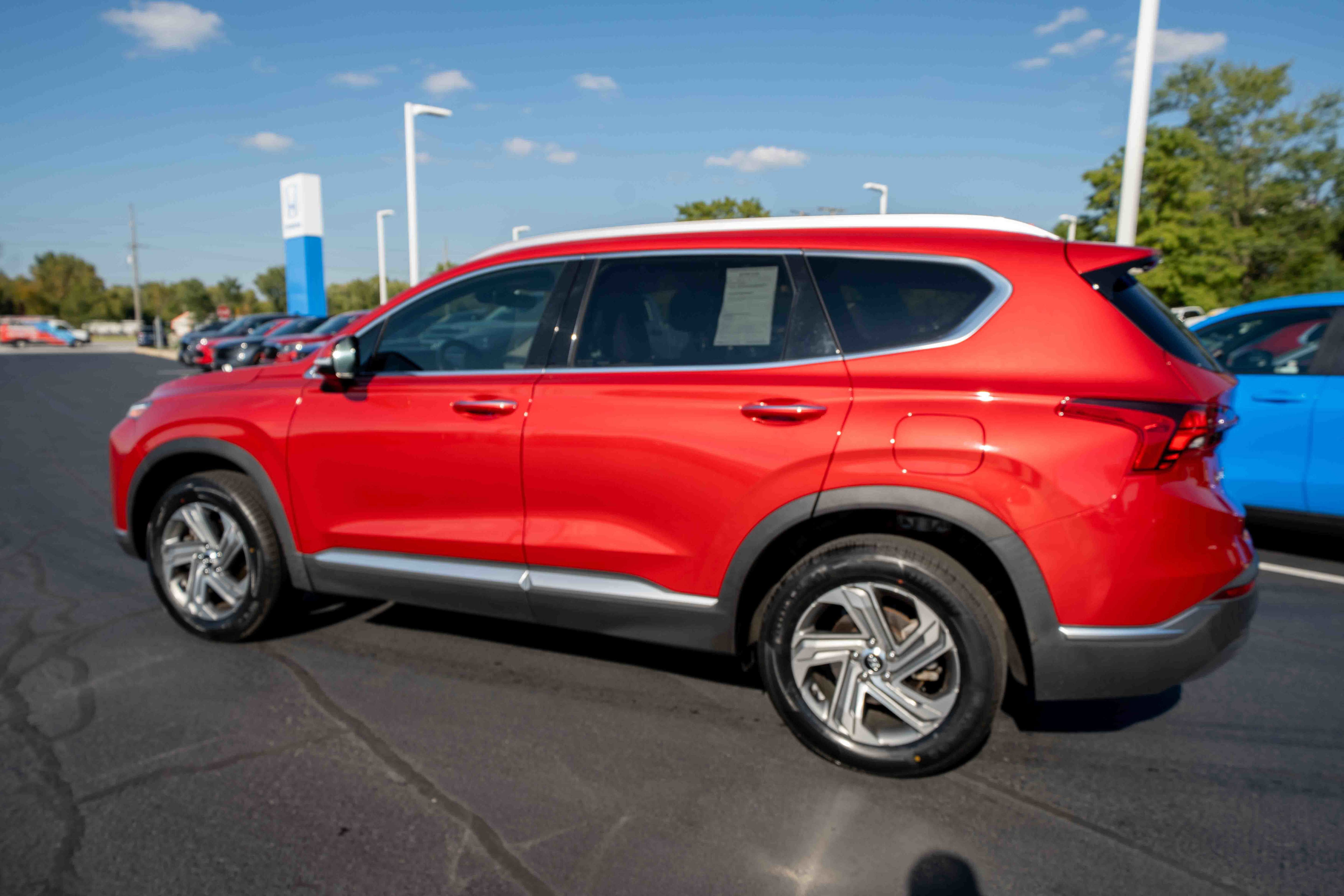 2022 Hyundai Santa Fe SEL photo 2