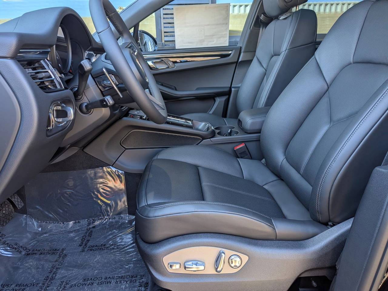 2026 Porsche Macan T photo 5