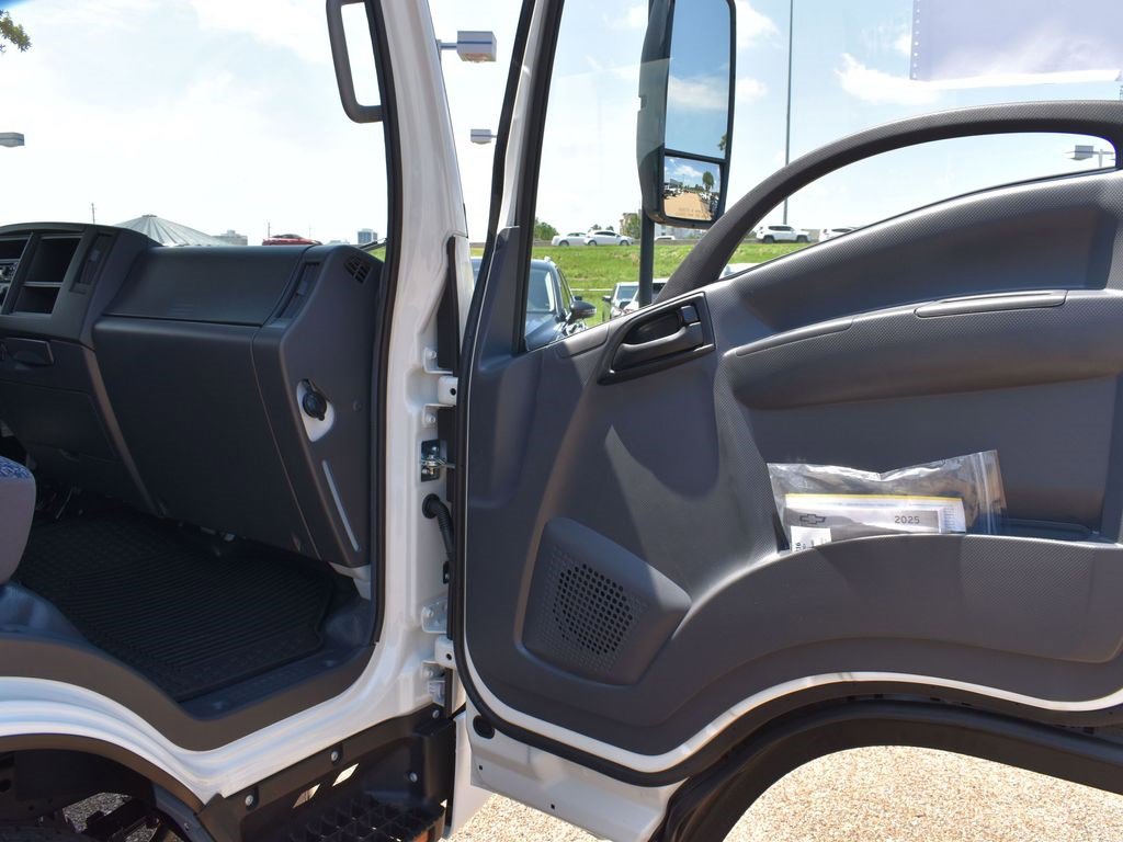 2025 Chevrolet Silverado 4500HD photo 4