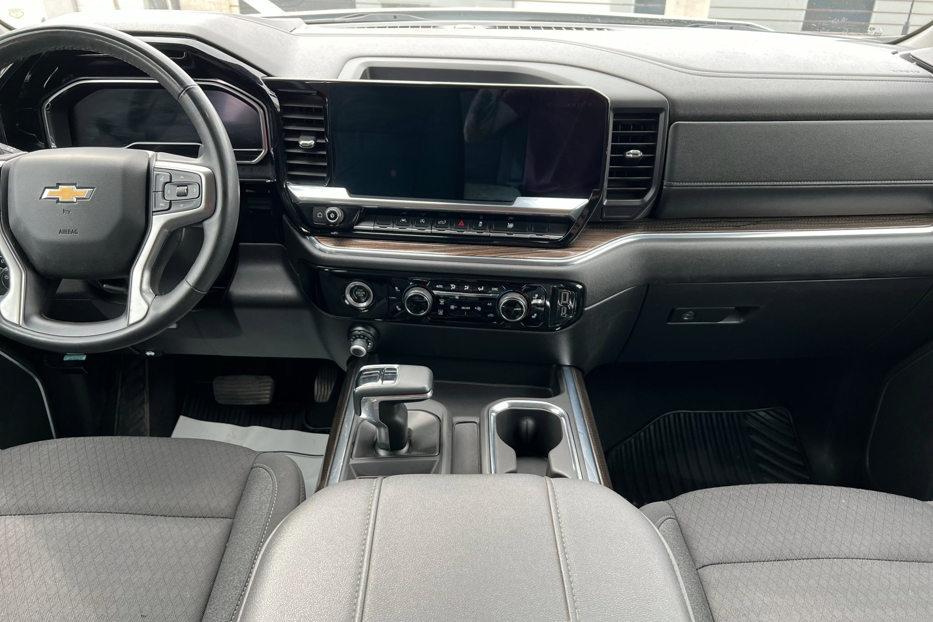 2024 Chevrolet Silverado 1500 LT photo 13