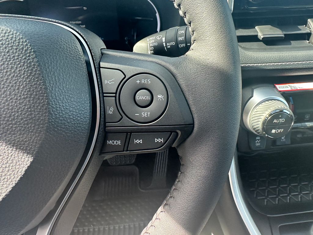 2025 Toyota RAV4 XLE photo 21
