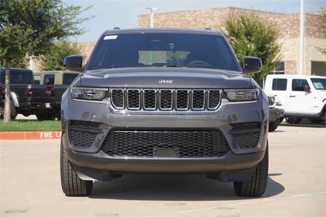 2025 Jeep Grand Cherokee Laredo X photo 2