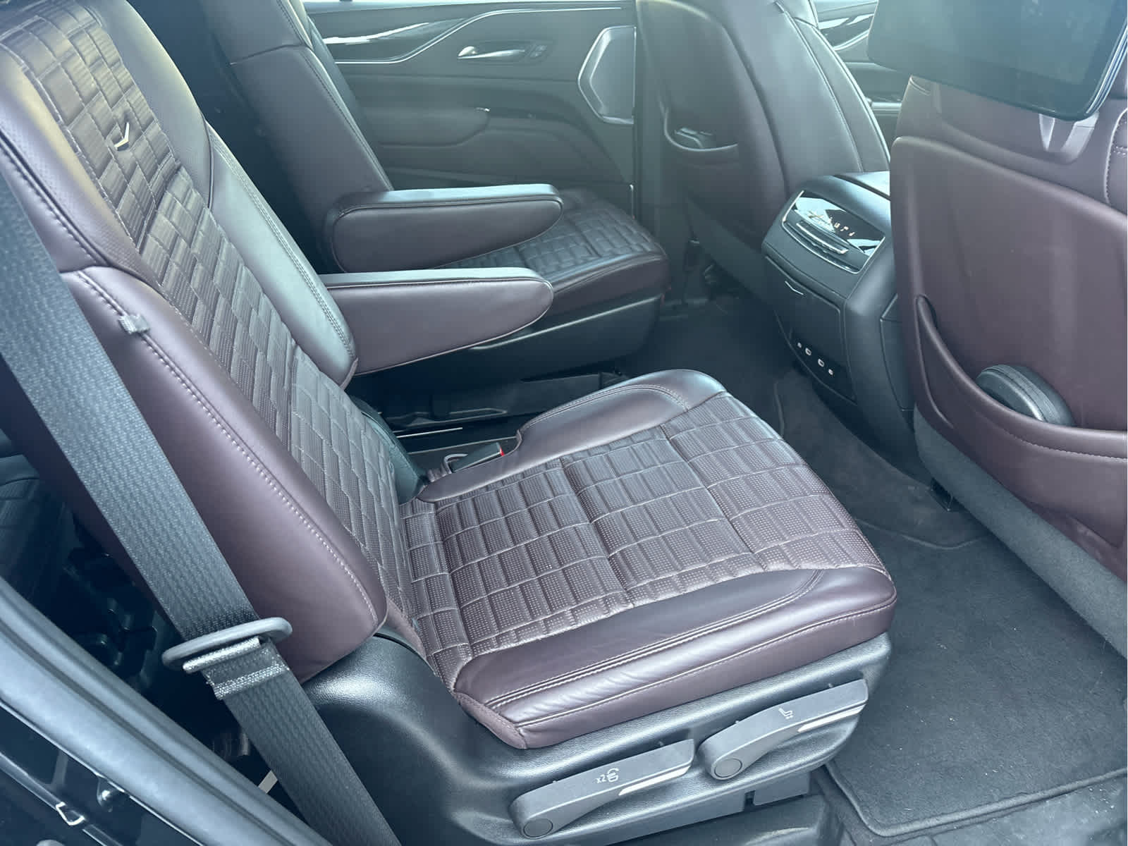 2022 Cadillac Escalade Sport Platinum photo 13
