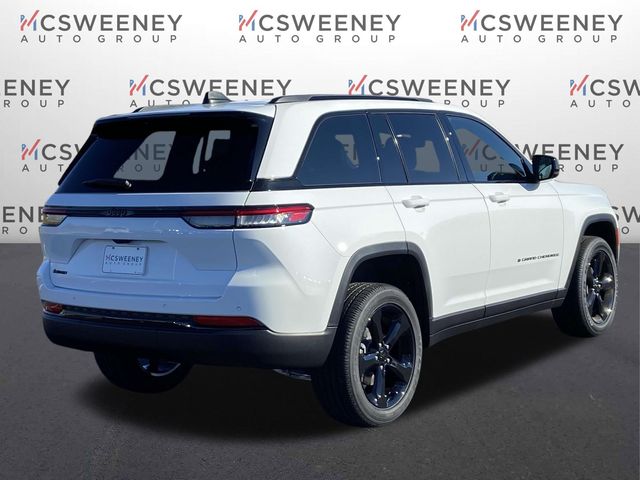 2025 Jeep Grand Cherokee Altitude photo 3