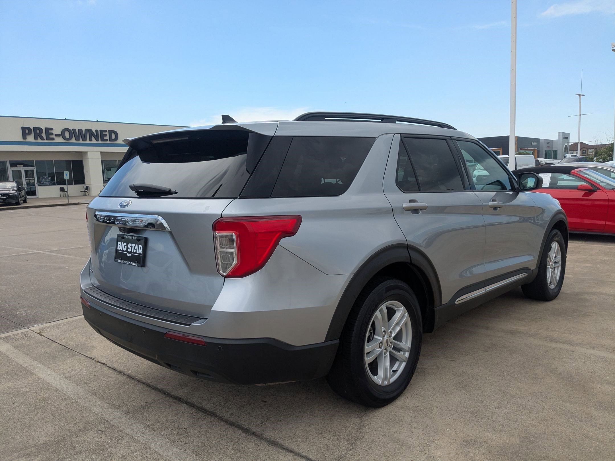 2022 Ford Explorer XLT photo 2