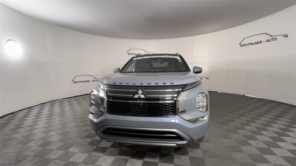 2025 Mitsubishi Outlander SEL photo 3