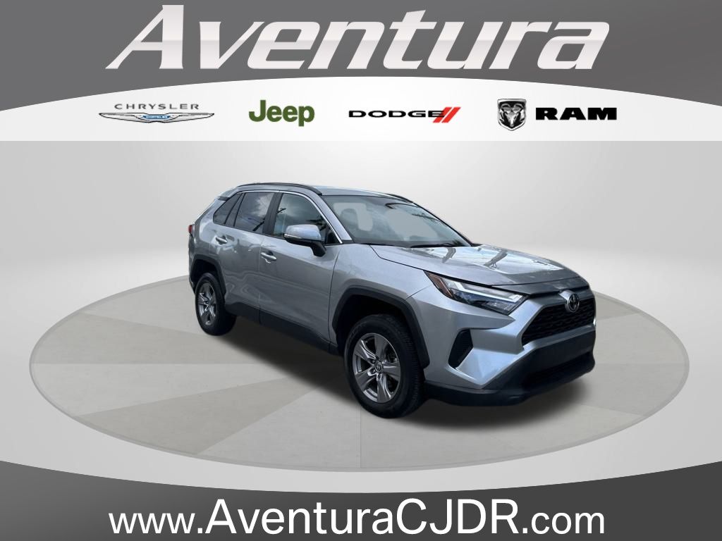 2024 Toyota RAV4 XLE's photo